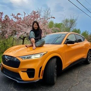 Meet your Posher, Nina